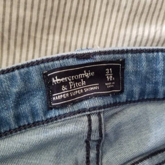 A&F Harper super skinny jeans size 31 or 12r - Picture 2 of 4